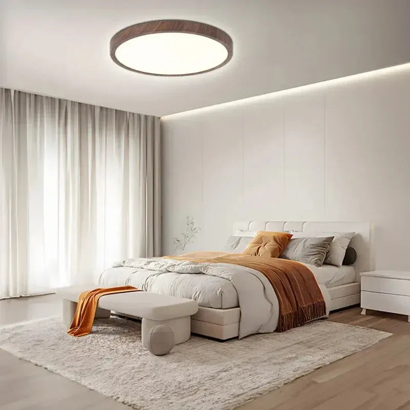 Flache LED-Deckenlampe in warmer Holzoptik für Schlafzimmer & Wohnzimmer. Runde, moderne Beleuchtung.