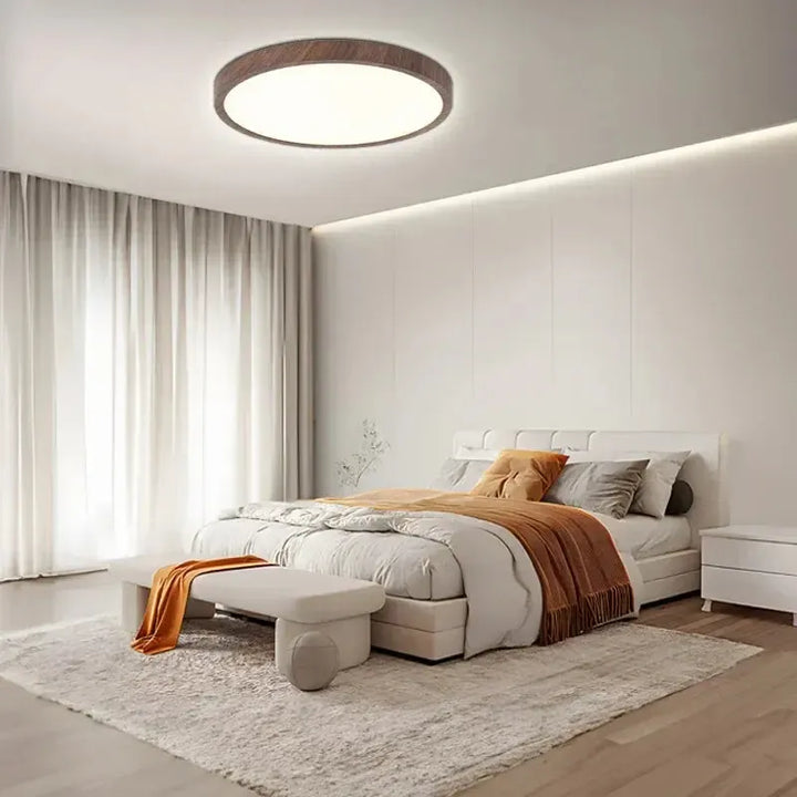 Flache LED-Deckenlampe in warmer Holzoptik für Schlafzimmer & Wohnzimmer. Runde, moderne Beleuchtung.