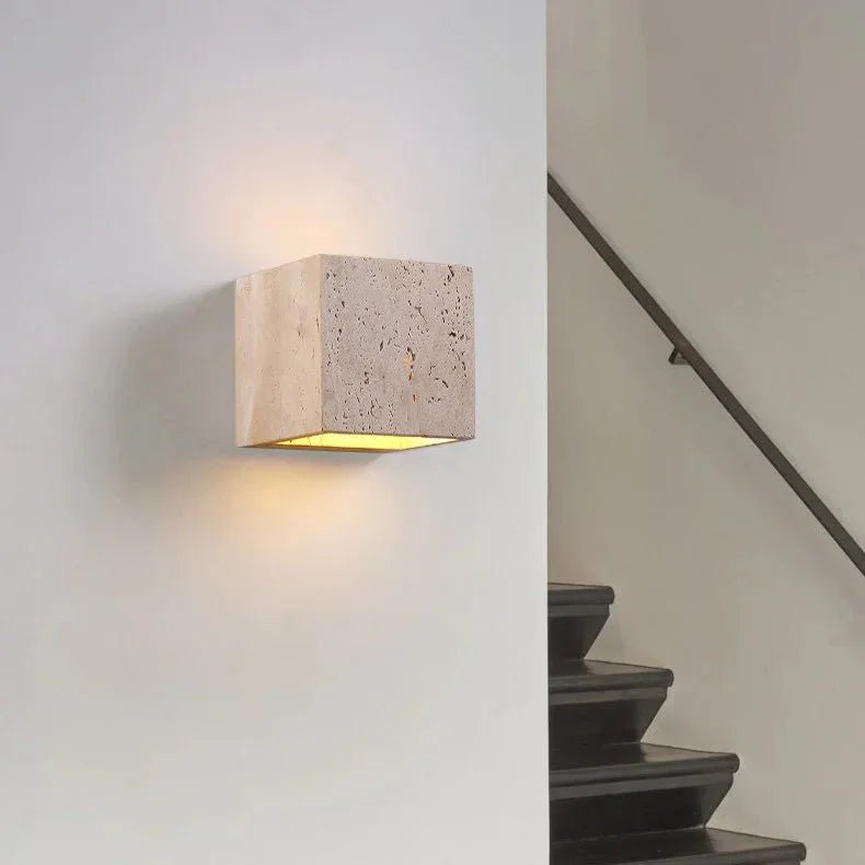 VERTIXA LED Außenbeleuchtung beleuchtet einen modernen Hauseingang, schafft einladende Atmosphäre.