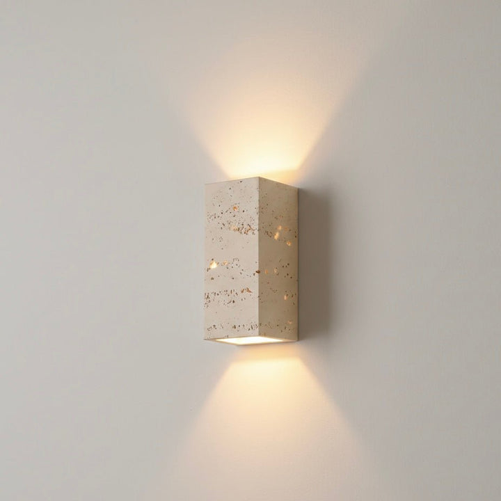 Kompakte VERTIXA Balkonlampe, moderne LED Außenleuchte schafft Gemütlichkeit auf kleinem Raum, wetterfest.