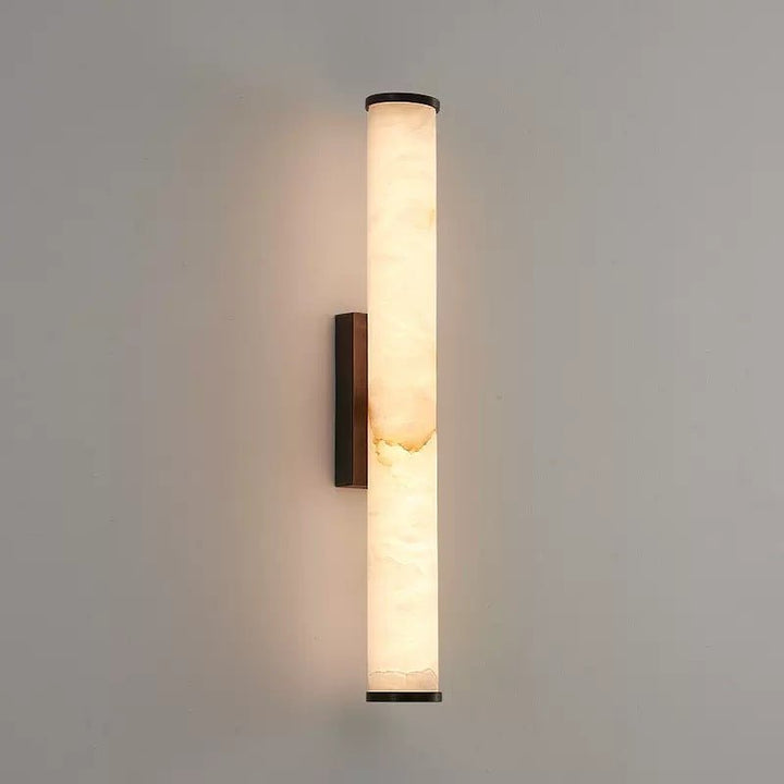 Energieeffiziente LED-Wandleuchte in Marmoroptik, modernes Design für Wohnzimmer und Flur.