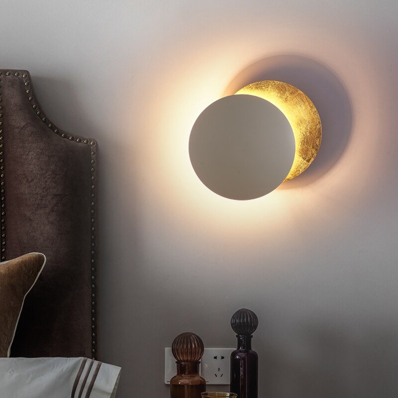 Moderne Design-Wandleuchte Solaris, hochwertige Lampe mit besonderer Sonnenfinsternis-Optik & LED.
