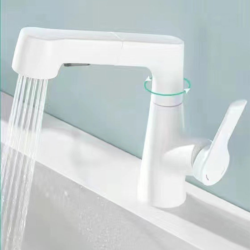Hochwertige Waschtischarmatur mit ausziehbarem Sprühkopf. Modernes Design, ideal für jedes Badezimmer.