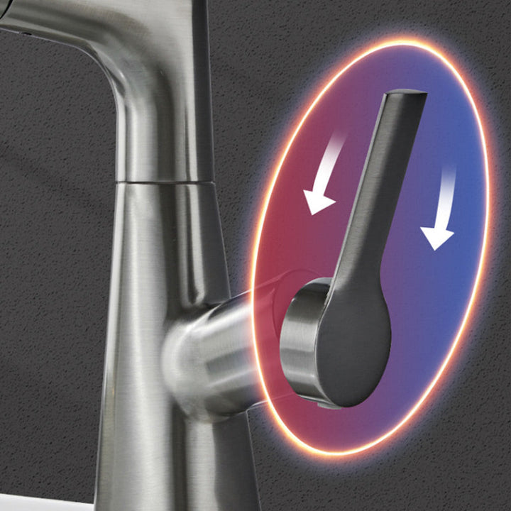 Funktionale Waschtisch-Armatur für Badezimmer, mit praktischem ausziehbarem Sprühkopf. Stilvoll und flexibel.