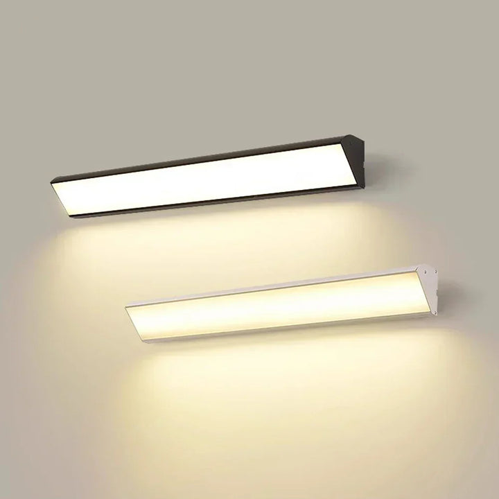 Weiße, energieeffiziente LED-Außenwandleuchte, wetterfest für Balkon und Garten, moderne Beleuchtung.