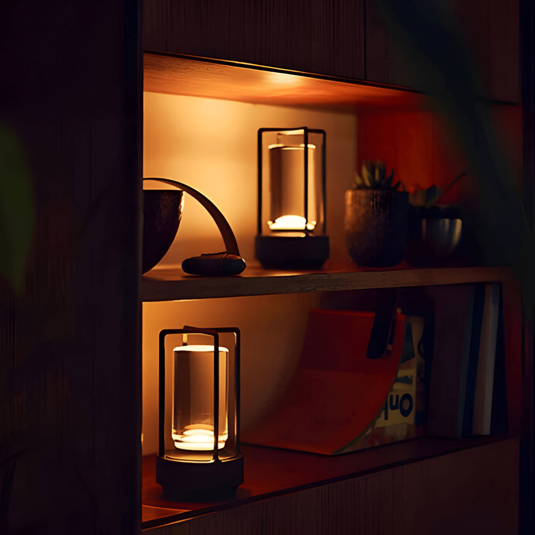 Elegante goldene LUMIPORT LED-Tischlampe, wasserdicht, dimmbar, für stimmungsvolles Ambiente innen & außen.