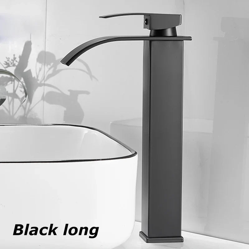 Premium Edelstahl Waschtischarmatur, Wasserfall-Design, Einhebelmischer für luxuriöse Bäder.
