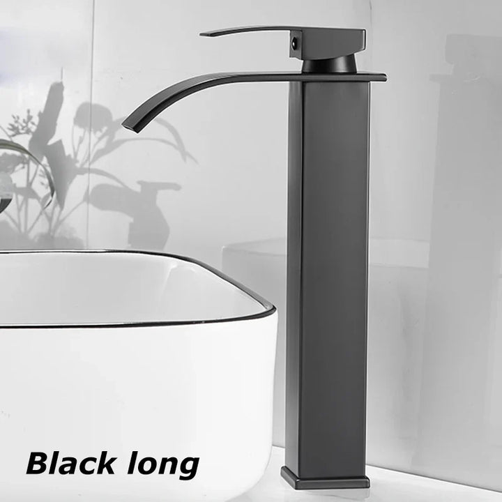 Premium Edelstahl Waschtischarmatur, Wasserfall-Design, Einhebelmischer für luxuriöse Bäder.