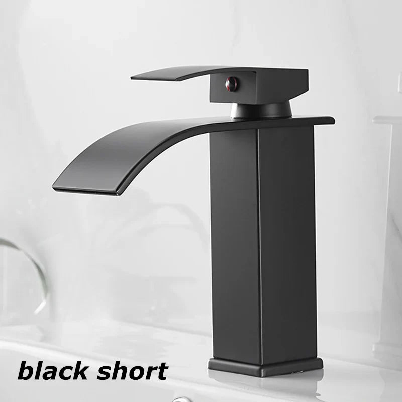 Zeitgemäße Wasserfall Waschtischarmatur aus gebürstetem Edelstahl, vielseitig für jedes Bad.