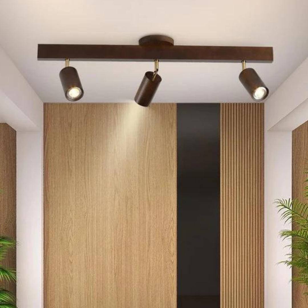 Nahaufnahme des EcoLux Deckenstrahlers aus Holz, modernes Design & hochwertige Verarbeitung.