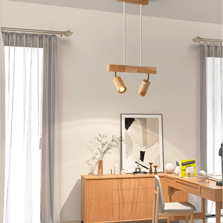 Verstellbare EcoLux Holz-Deckenlampe, energieeffizient, für gemütliches Wohnzimmer.