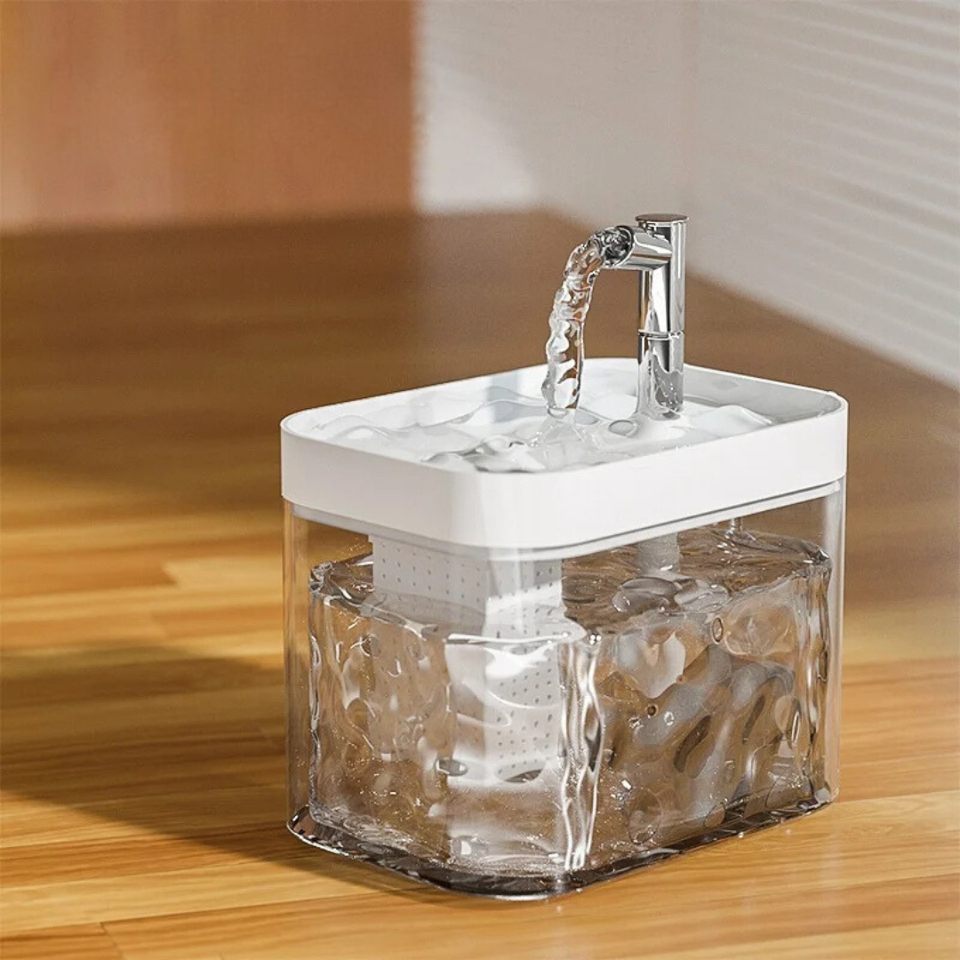 Wesentlicher Haustierbedarf: Automatische Wassertränke als Trinkbrunnen, garantiert frisches & sauberes Wasser.