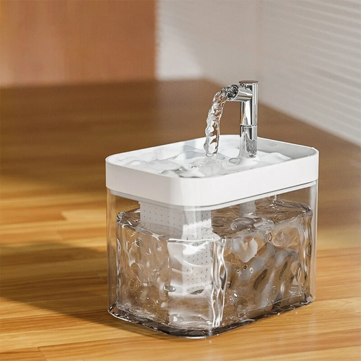 Wesentlicher Haustierbedarf: Automatische Wassertränke als Trinkbrunnen, garantiert frisches & sauberes Wasser.