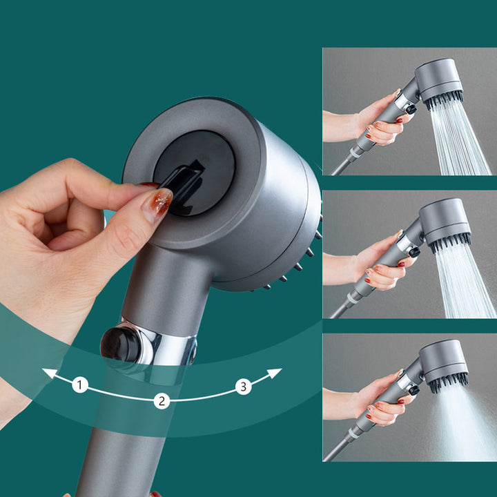 Eleganter Hochdruck-Duschkopf in Chrom, einfach zu installieren, für ein modernes Badezimmerdesign.