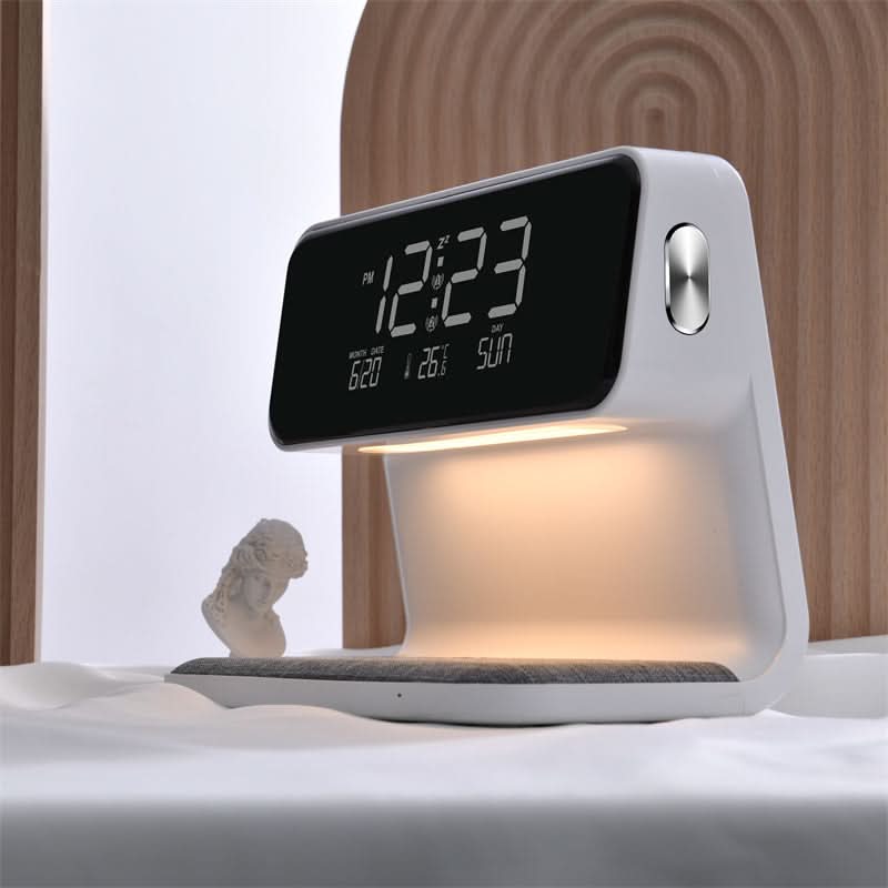 Klarer LCD-Bildschirm des Weckers zeigt Uhrzeit. Ideal für Schlafzimmer, mit Dimmfunktion & Ladefunktion.