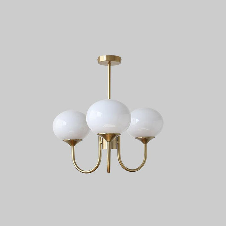 Nahaufnahme des LuxeGlow Kronleuchters, Detail der modernen Deckenlampe.