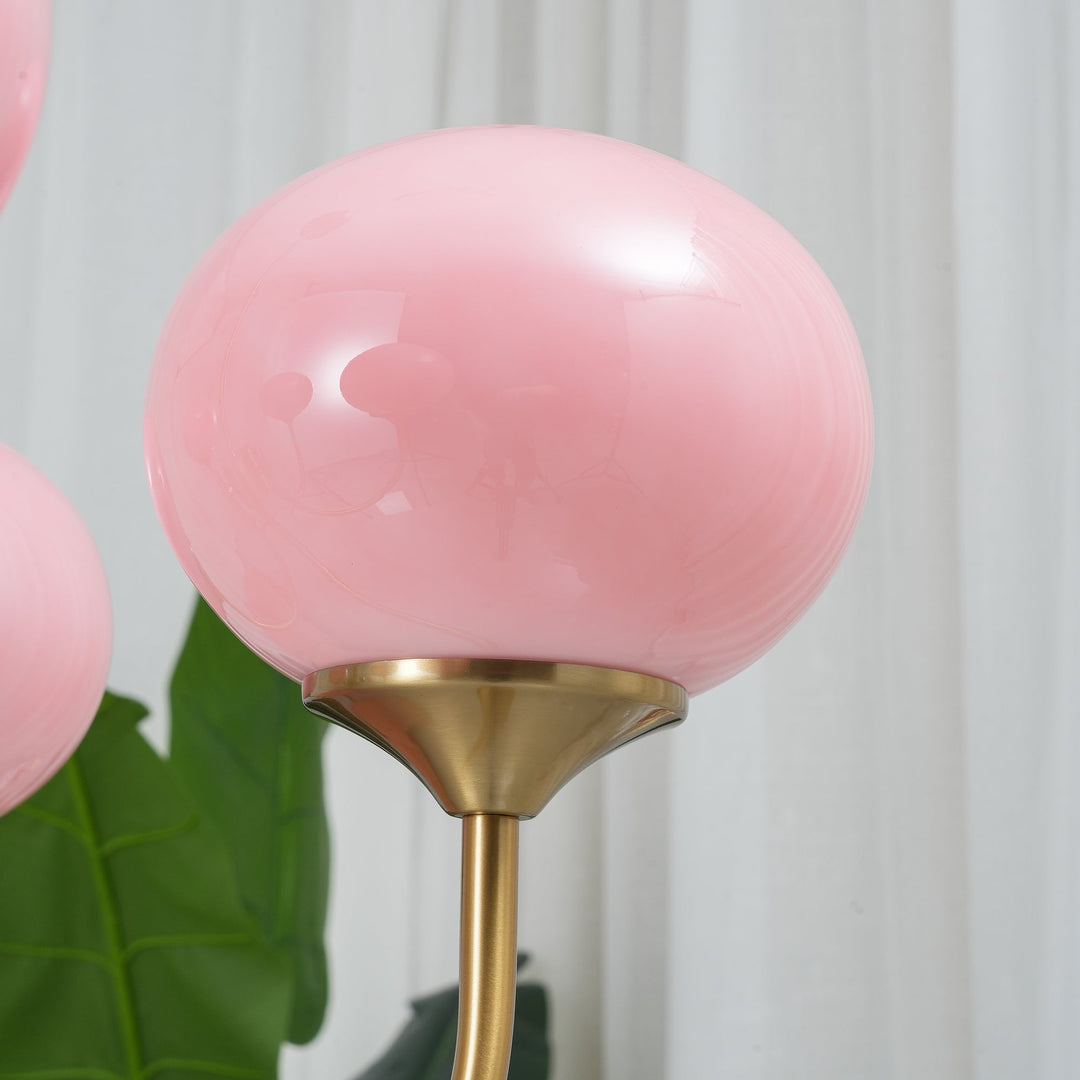 LuxeGlow Kronleuchter schafft eine moderne, elegante Atmosphäre im Raum.