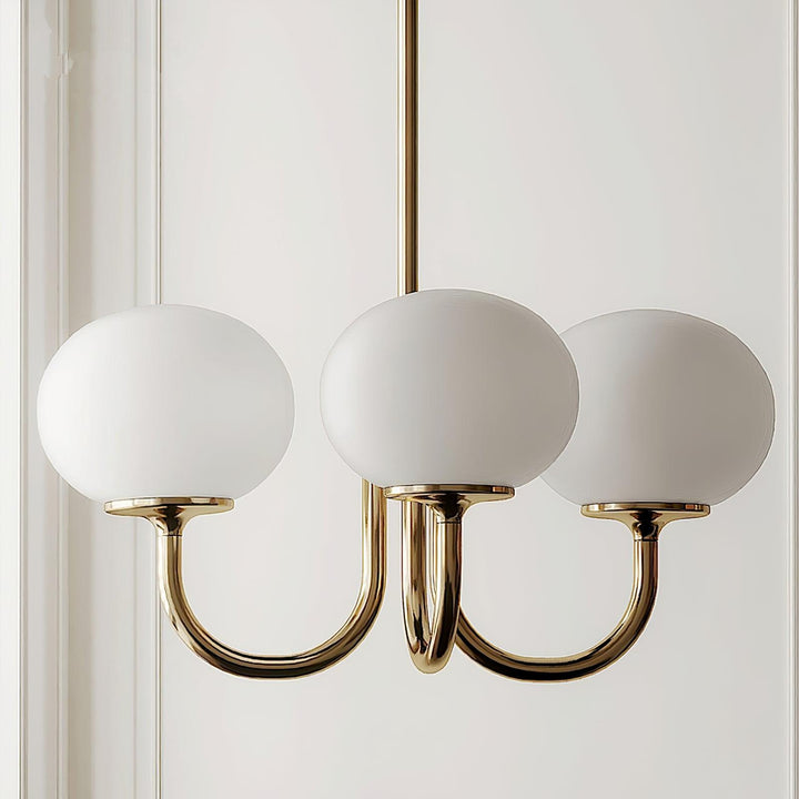 Moderner LuxeGlow Kronleuchter mit edlem Finish, minimalistische Deckenbeleuchtung.