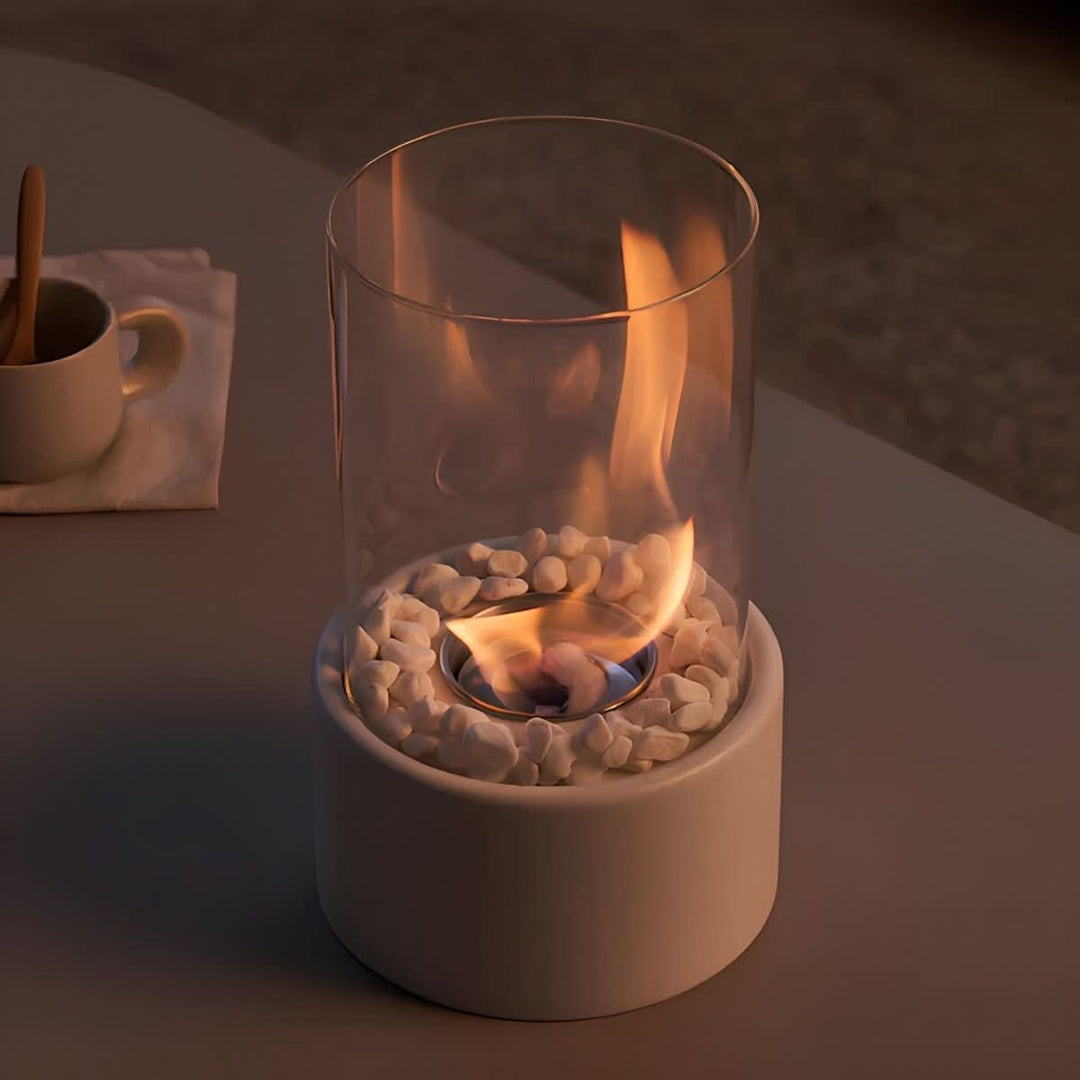 Gemütliches Tischfeuer: Rauchfreier Bioethanol Kamin SLEEKFLAME, sorgt für warmes Ambiente.
