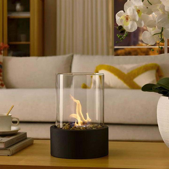 SLEEKFLAME Tischkamin aus Edelstahl, rauchfrei und tragbar, perfekt als Herzstück auf jedem Tisch.
