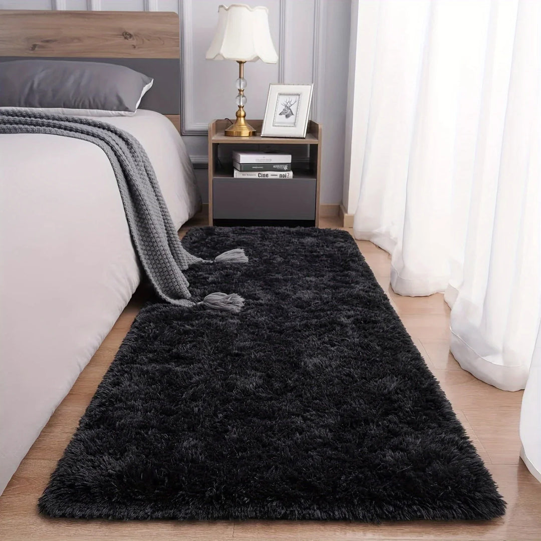 Großaufnahme des dichten, weichen Flors eines pflegeleichten Hochflor Teppichs, ideal für Komfort & Stil.