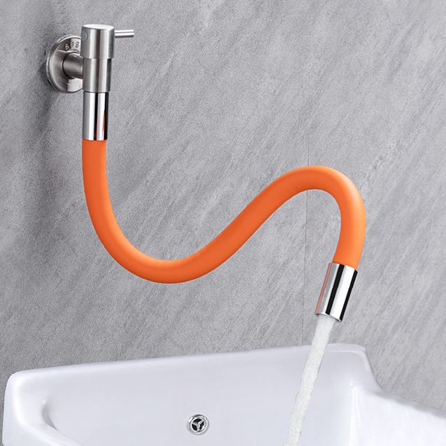 Hygienische Edelstahl Wandarmatur mit leicht zu reinigenden Hebelgriffen für Ihr Badezimmer.