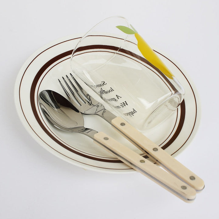 Praktisches 24-teiliges Edelstahl Besteckset für 6 Personen, ideal für Küche, Servieren und moderne Tische.