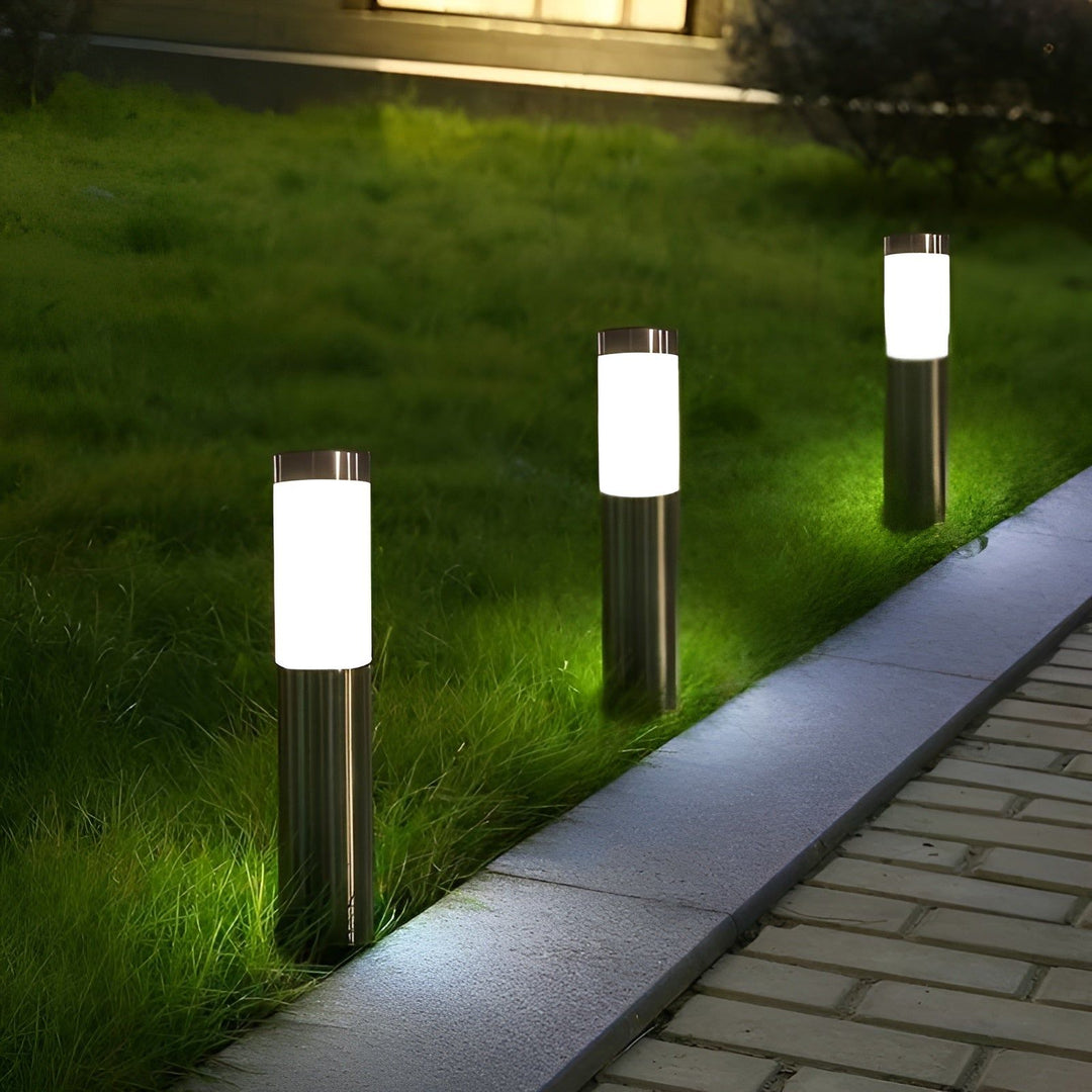 Elegantes 2er Set Solar-Gartenleuchten aus Edelstahl mit LED-Licht als moderne Gartendeko.