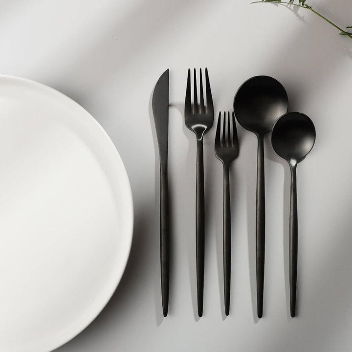 Besteck-Set aus Edelstahl, modern und minimalistisch. decwinner Essbesteck, mattiert für besondere Anlässe.