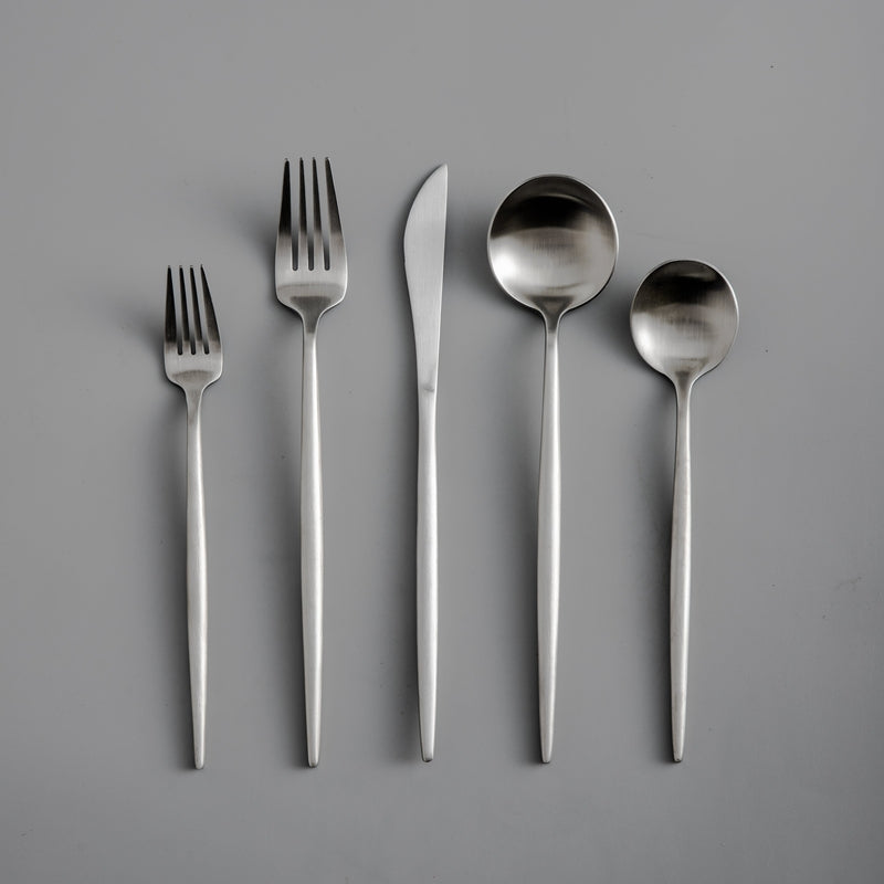 decwinner Besteck-Set aus Edelstahl, matt und elegant. Verleiht Ihrer Tischdekoration einen modernen Touch.