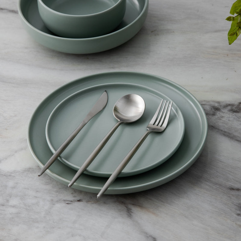 Premium-Besteck-Set von decwinner, mattes Edelstahl. Perfekt für ein stilvolles Dinner.