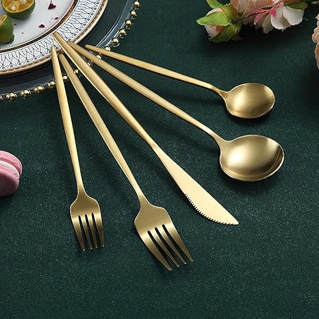 Zeitloses decwinner Besteck aus mattem Edelstahl. Ein komplettes Set für moderne Haushalte.