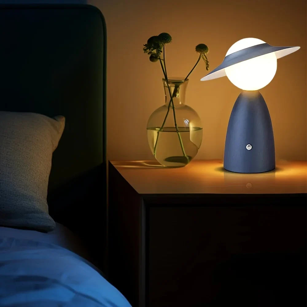 Elegante, moderne, akkubetriebene LED Tischlampe mit Touch-Dimmer und Qi-Ladefunktion.
