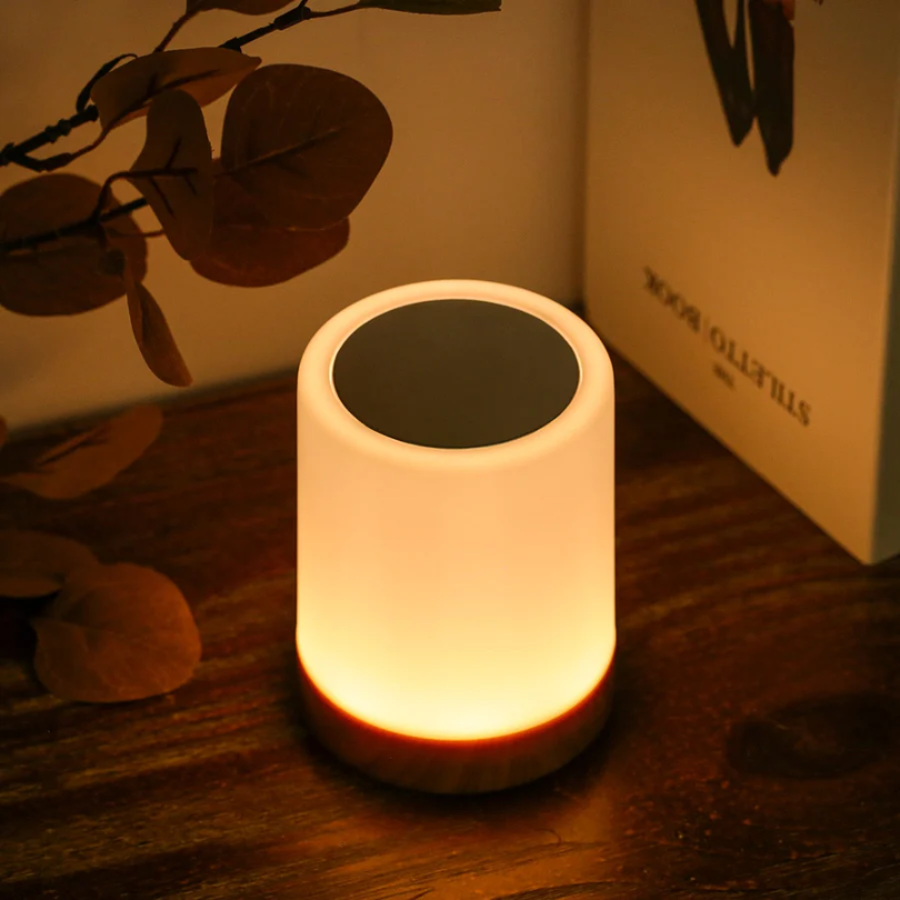 Minimalistisches LED Nachtlicht mit Dimmfunktion und Touch-Sensor, ideale Tischlampe für moderne Wohnräume.