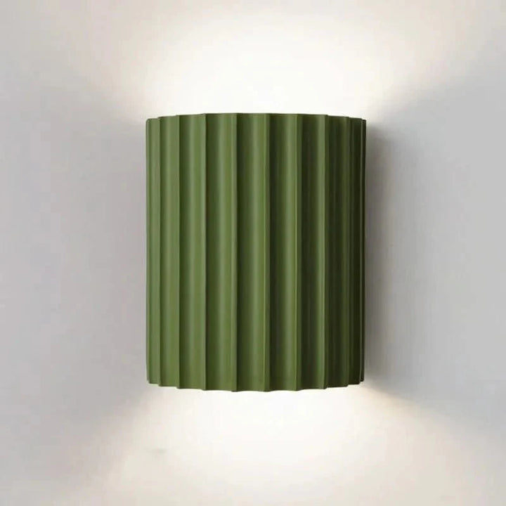 Weiße NordicGlow LED-Wandleuchte, modernes, minimalistisches Design als dekorative Innenbeleuchtung.