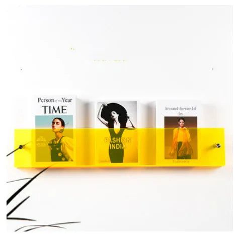 Elegantes Acryl Bücherregal zur Wandmontage, modernes Design für Deko & Stauraum.