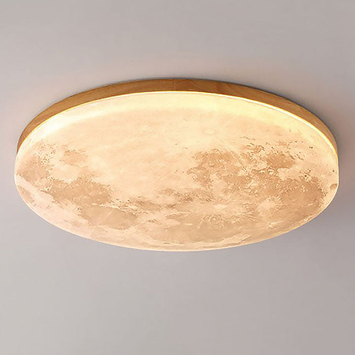 Detail der Mondlampe Deckenleuchte mit Holzoptik-Finish, hochwertige LED-Beleuchtung.