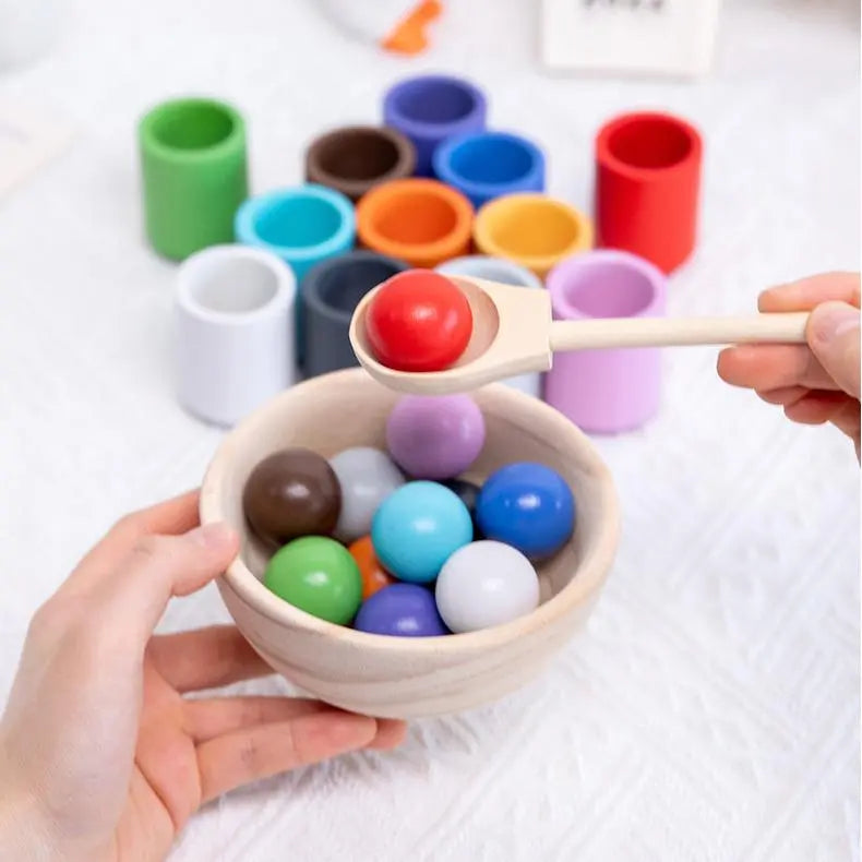 Pädagogisches Montessori Holzspielzeug: Sortierspiel zum spielerischen Lernen von Farben & Formen für Kinder.