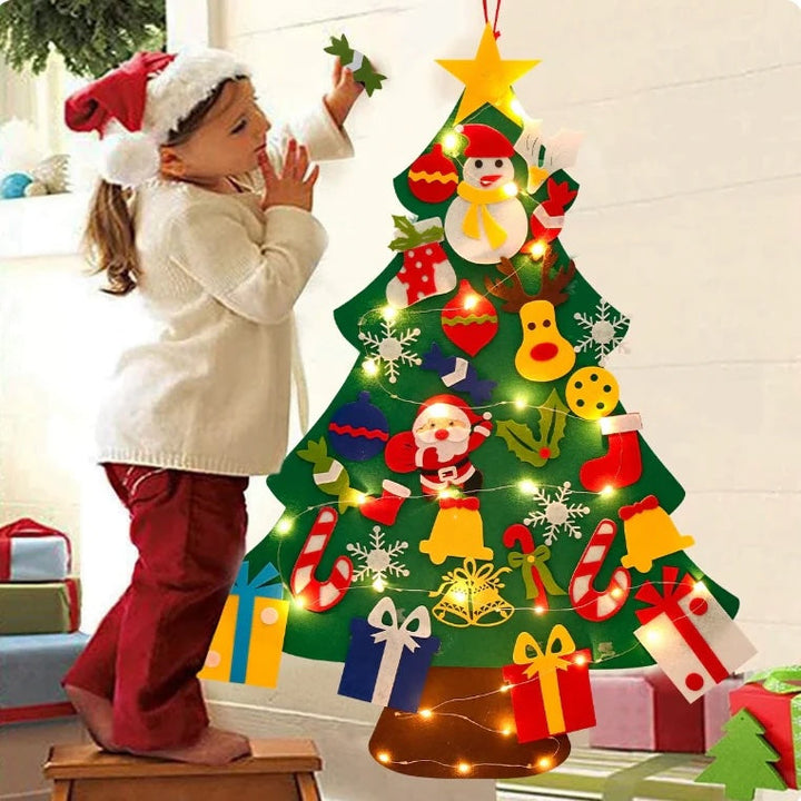 Interaktiver Filzbaum für Kinder zum Basteln & Dekorieren; sicheres Montessori Weihnachtsspielzeug mit Lichterkette.