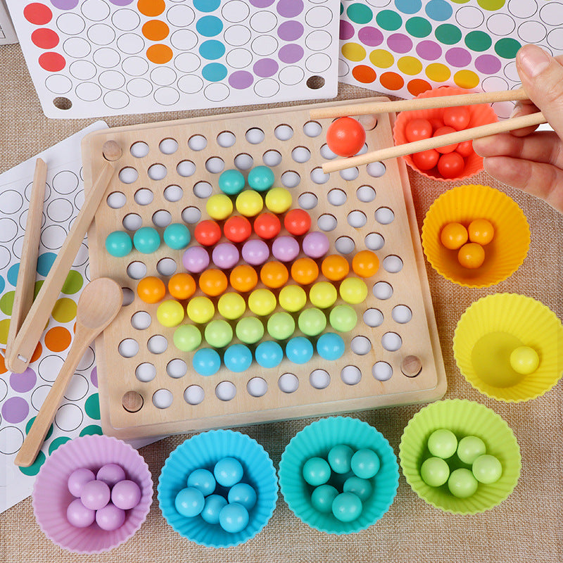 Montessori Holz-Sortierspiel mit bunten Kugeln; Kinder lernen Farben & Zahlen spielerisch; pädagogisches Lernspielzeug.
