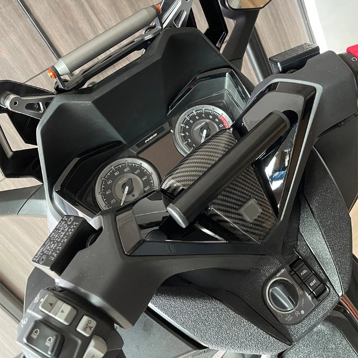 Lenkerhalterung für Motorrad-GPS und Telefon, mit 25mm Kugelkopf. Einfache Montage, universell einsetzbar.