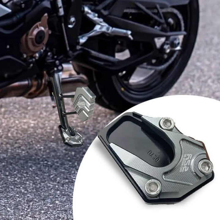 Motorrad Zubehör: Anti-Rutsch Seitenständerpad für optimalen Halt beim Parken.