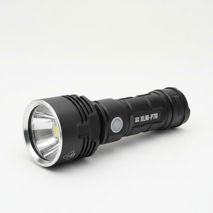 MS18 LED-Taschenlampe, 100.000 Lumen Helligkeit, 2.350m Reichweite.