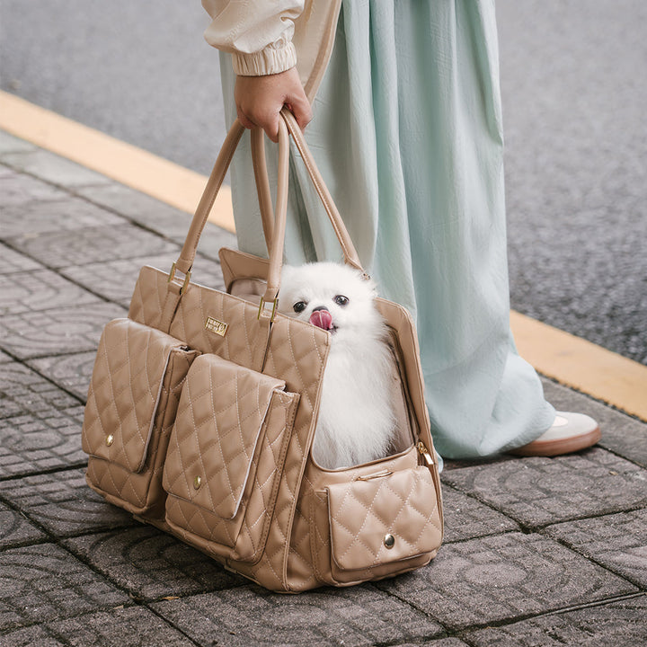 Wetterfeste Leder-Transporttasche, ideal für alle Outdoor-Abenteuer mit Ihrem Hund.
