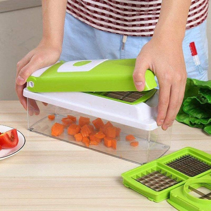 Zeitsparender Gemüseschneider, 12-in-1, beschleunigt die Zubereitung von Obst & Gemüse in der Küche.