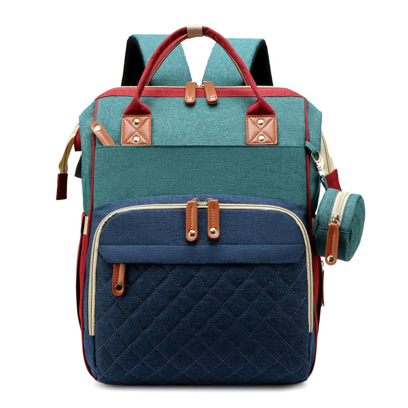 Gut organisierter Wickelrucksack-Innenraum mit vielen Fächern für Windeln, Flaschen & Spielzeug.