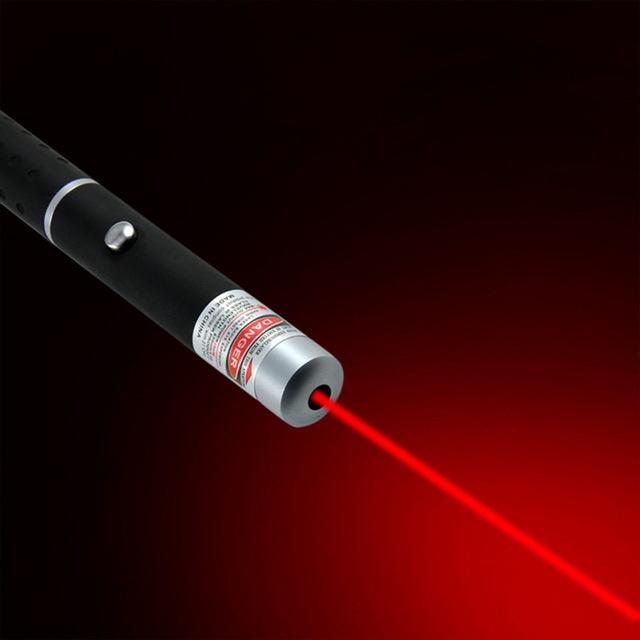 Leistungsstarker Laserpointer für Outdoor-Ausrüstung: 1000m Reichweite, robustes Design, multifarbig.