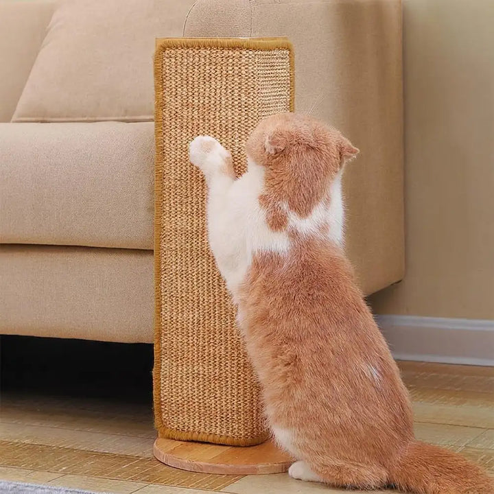 Multifunktionales Katzen Kratzbrett aus Sisal schützt Sofa & Wand vor Krallenschäden. Idealer Haustierbedarf.