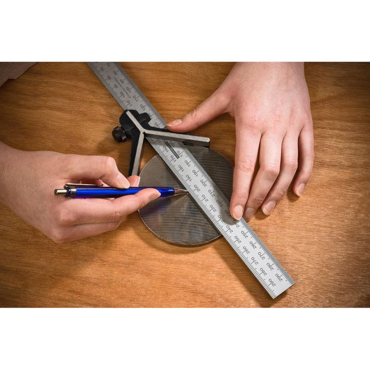 Hochwertiges Messwerkzeug-Set aus robustem Edelstahl & Aluminium für Schreiner & DIY-Projekte.