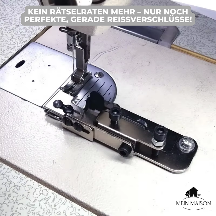 Detailaufnahme des Reißverschluss-Nähfußes aus glänzendem Edelstahl, wichtiges Nähzubehör für Präzision.